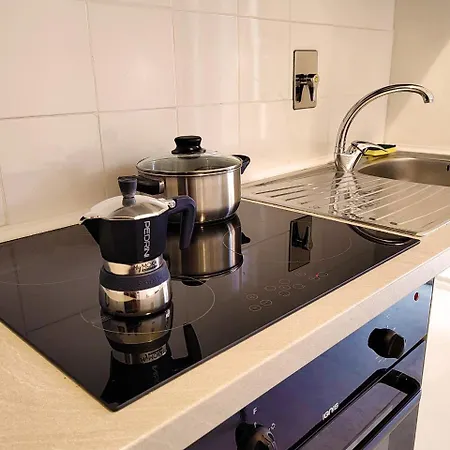 Vivirome - 2 Bedrooms - San Giovanni * Рим
